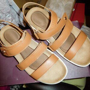 10M Giani Bernini ladies Felicitty strap flat sandal cognac tan